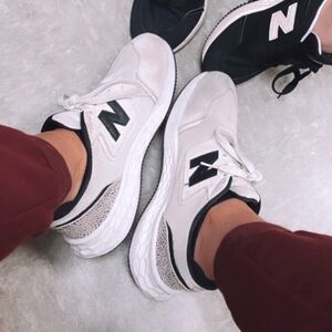 New Balance Sneakers Women’s 8.5 Beige Cream Black